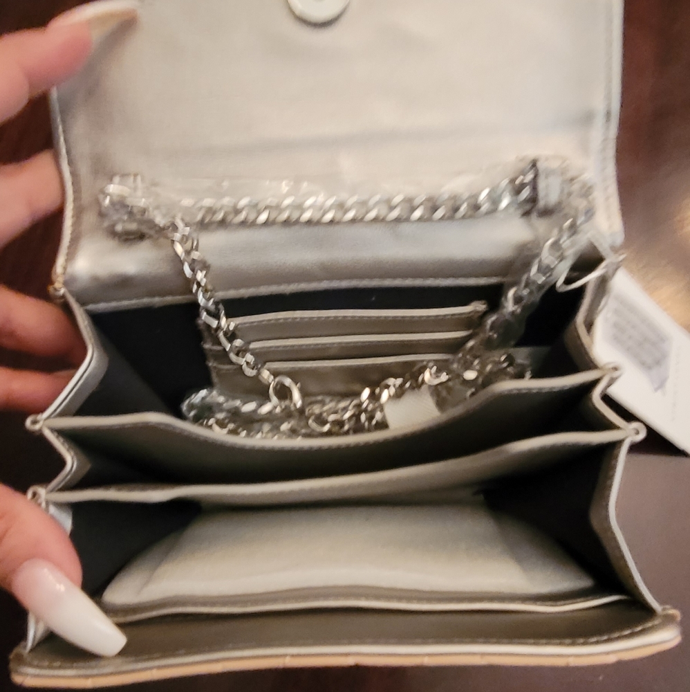 Beautiful Tan Purse - Picture 2 of 3